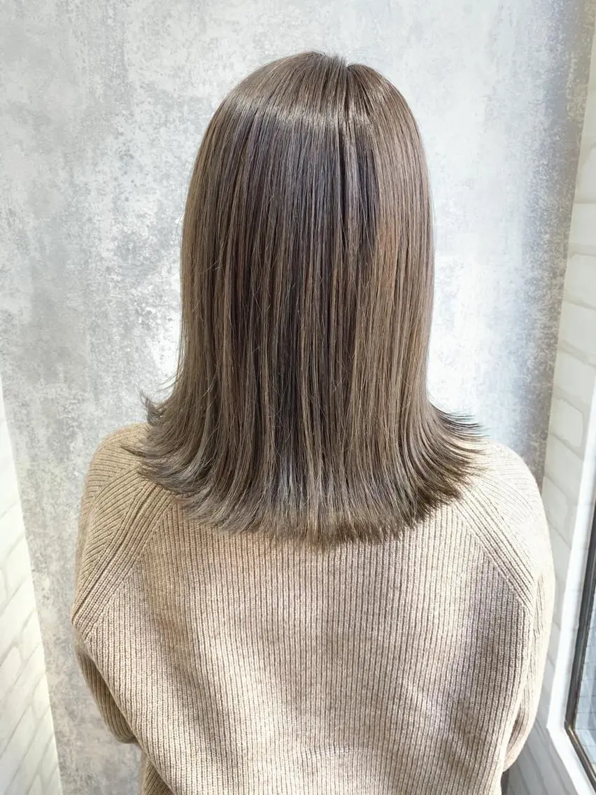 ミディアム カラー アッシュ バレイヤージュ デザインカラー グラデーションカラー グレージュ カット ヘアカラー トリートメント Zina福岡天神🪞 髪質改善🪞レイヤーのヘアスタイル
