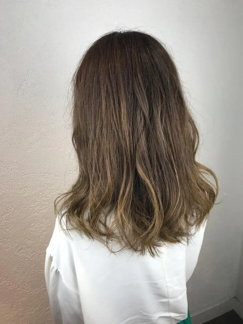 ミディアム カラー ベージュカラー ミルクティーベージュ 外国人風カラー デザインカラー🌈 高木リョウのヘアスタイル
