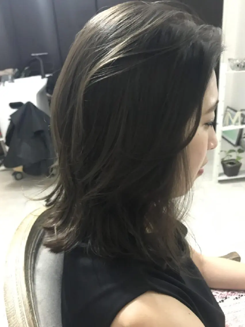 ミディアム カラー ヘアアレンジ アッシュ 透明感カラー グレージュ ボブ レイヤーカット See by merの眉毛・アイブロウイメージ
