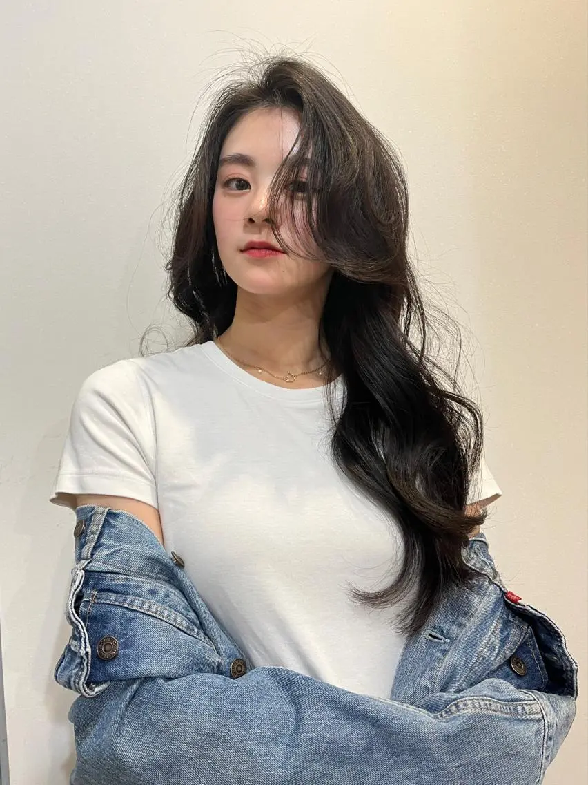 ロング 韓国ヘア レイヤーカットのヘアスタイル