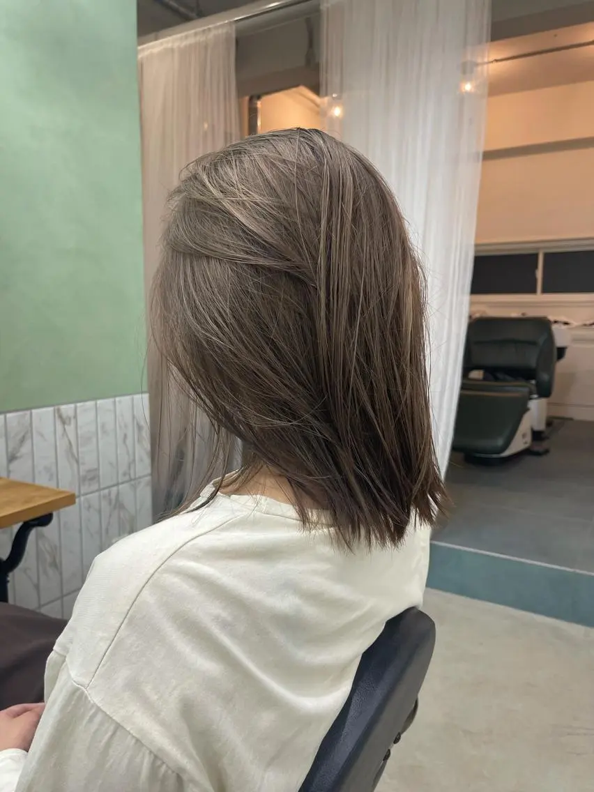 カラー グレージュ Terve.野崎 真里奈のヘアスタイル