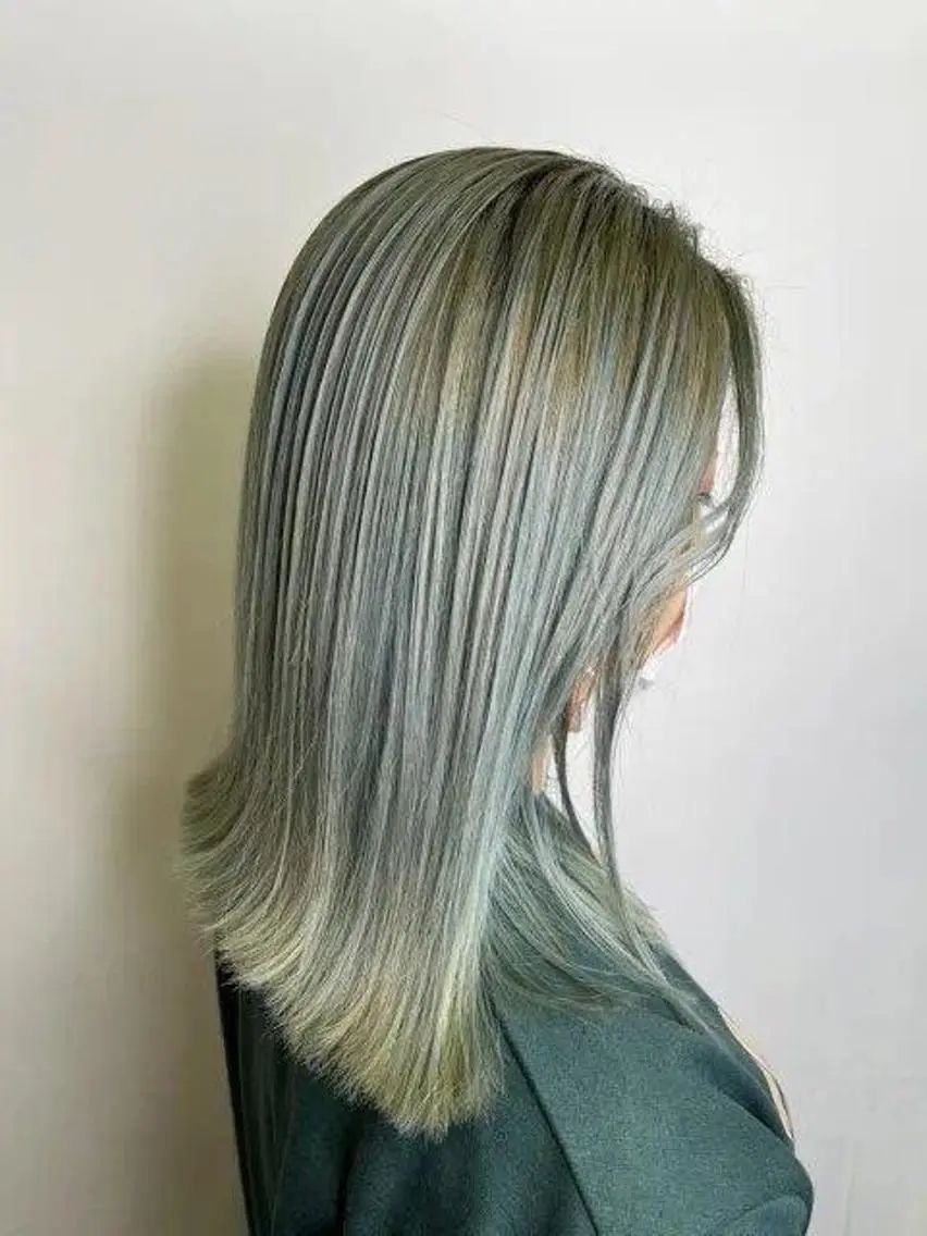 ミディアム カラー 高橋 香奈のヘアスタイル
