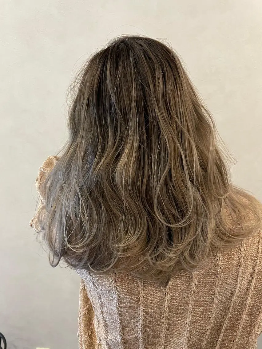 ロング カラー グレージュ ヘアカラー トリートメント レイヤー/ウルフ ハイトーンhiroのヘアスタイル