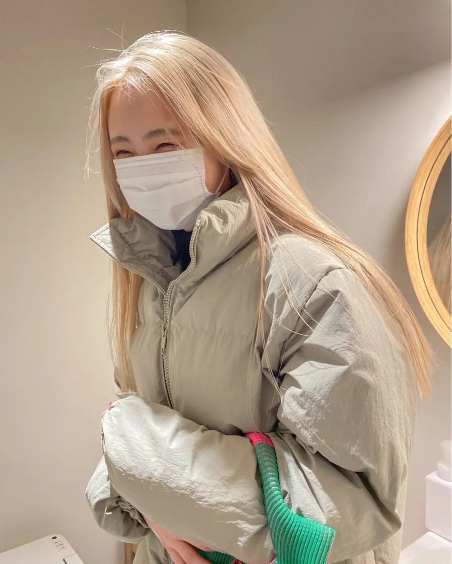 ミディアム 西山 凜のヘアスタイル
