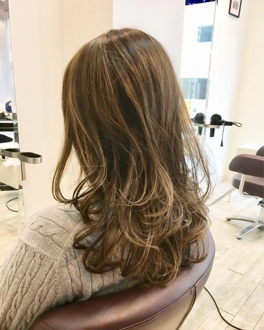 セミロング カラー ハイライトカラー ハイライト 中村 よしひでのヘアスタイル