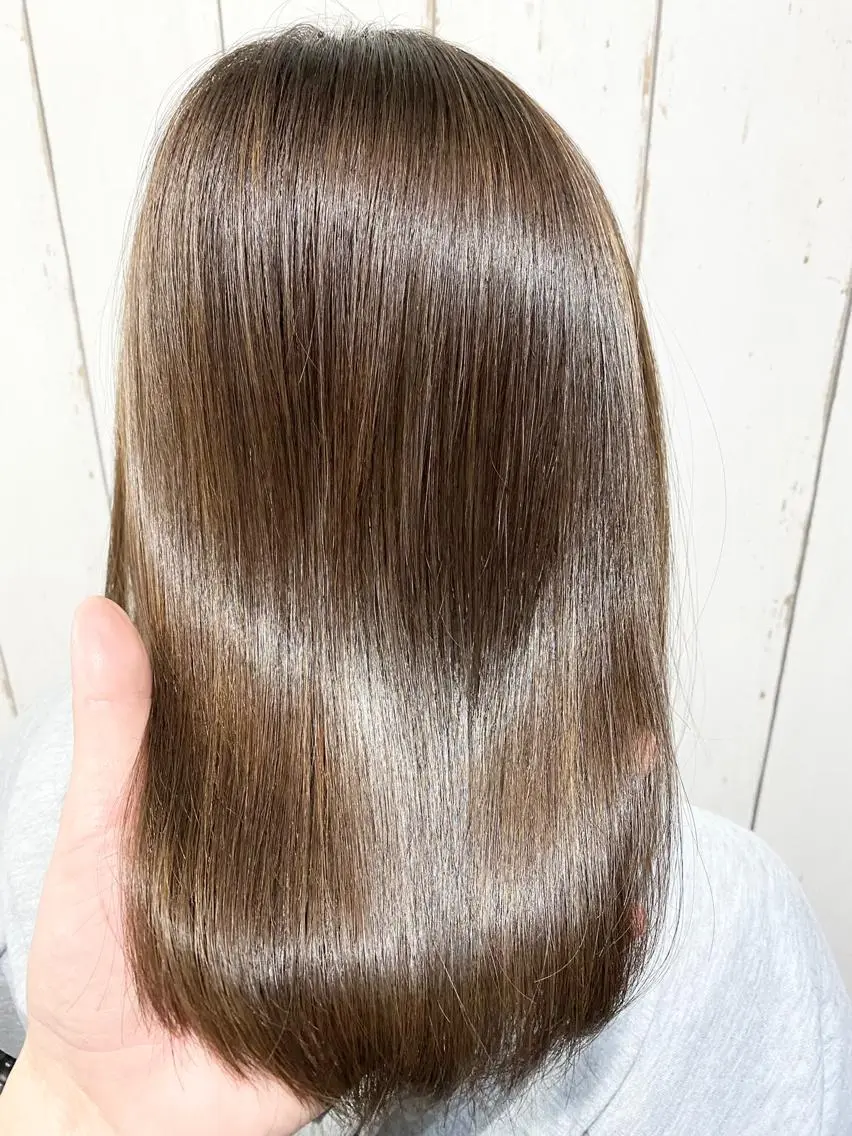 セミロング アッシュ ハイライト 髪質改善 レイヤーカット トリートメント 👑指名率No.1 👑坂口飛翔のヘアスタイル