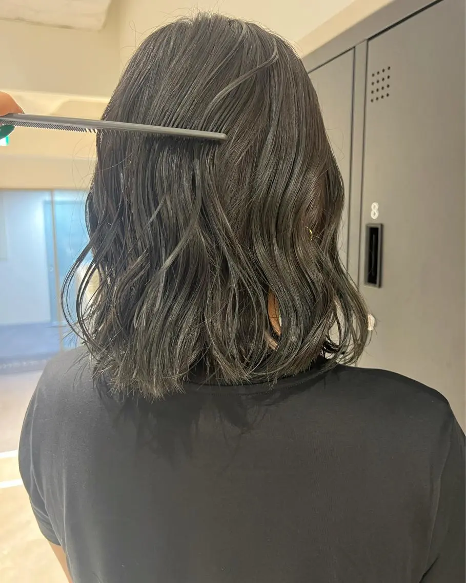 ミディアム カラー グレージュ オリーブグレージュ オリーブグレー 暗髪カラー🫐パーマ おくだりんかのヘアスタイル