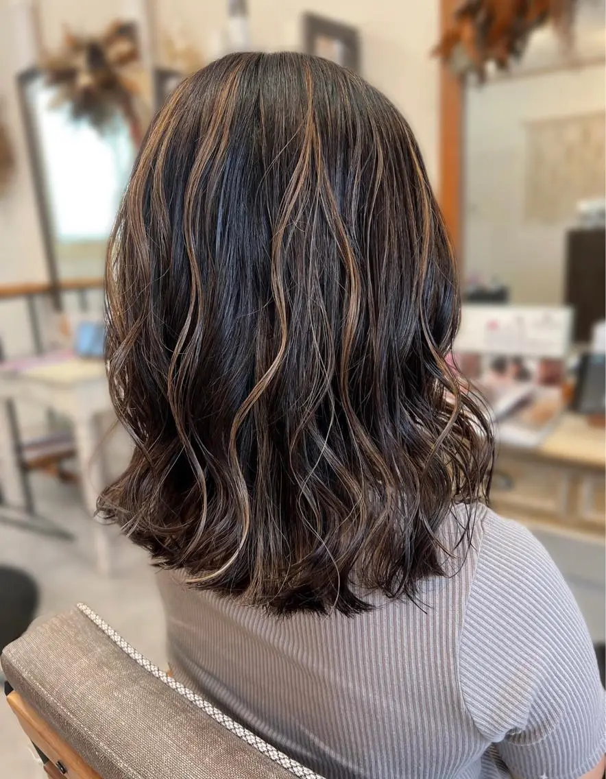 セミロング カラー ベージュカラー ハイライトカラー 3Dハイライト ハイライト hair works raptureのヘアスタイル