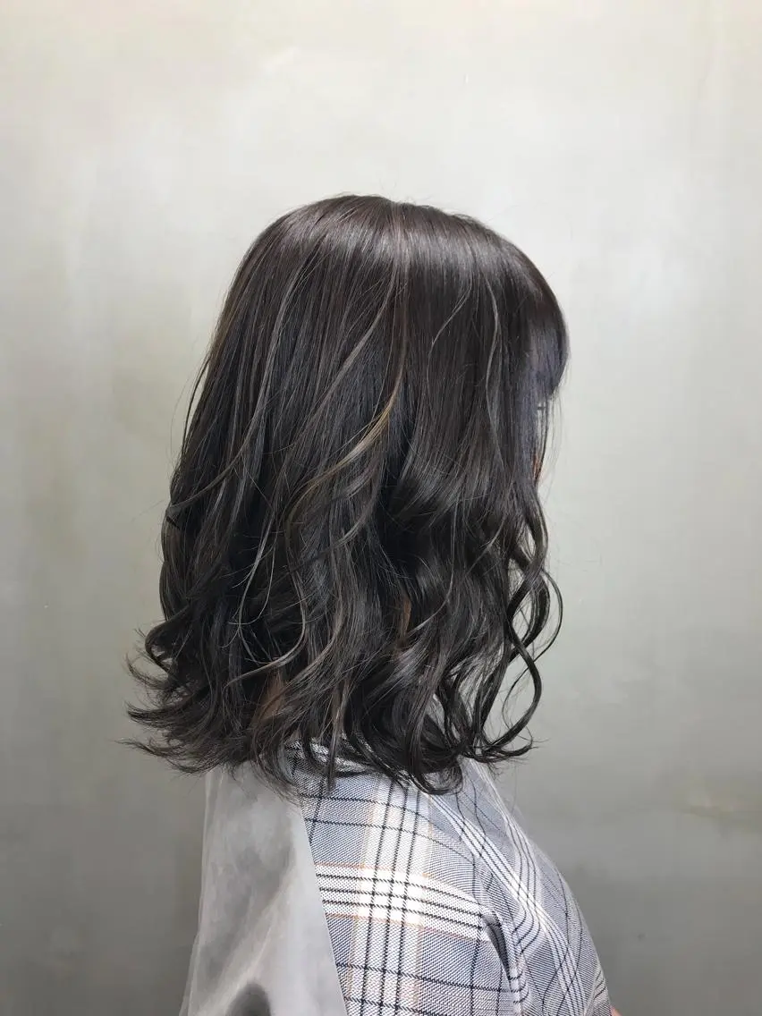 ミディアム カラー グレージュ 【透明感、艶髪】西村 有司のヘアスタイル