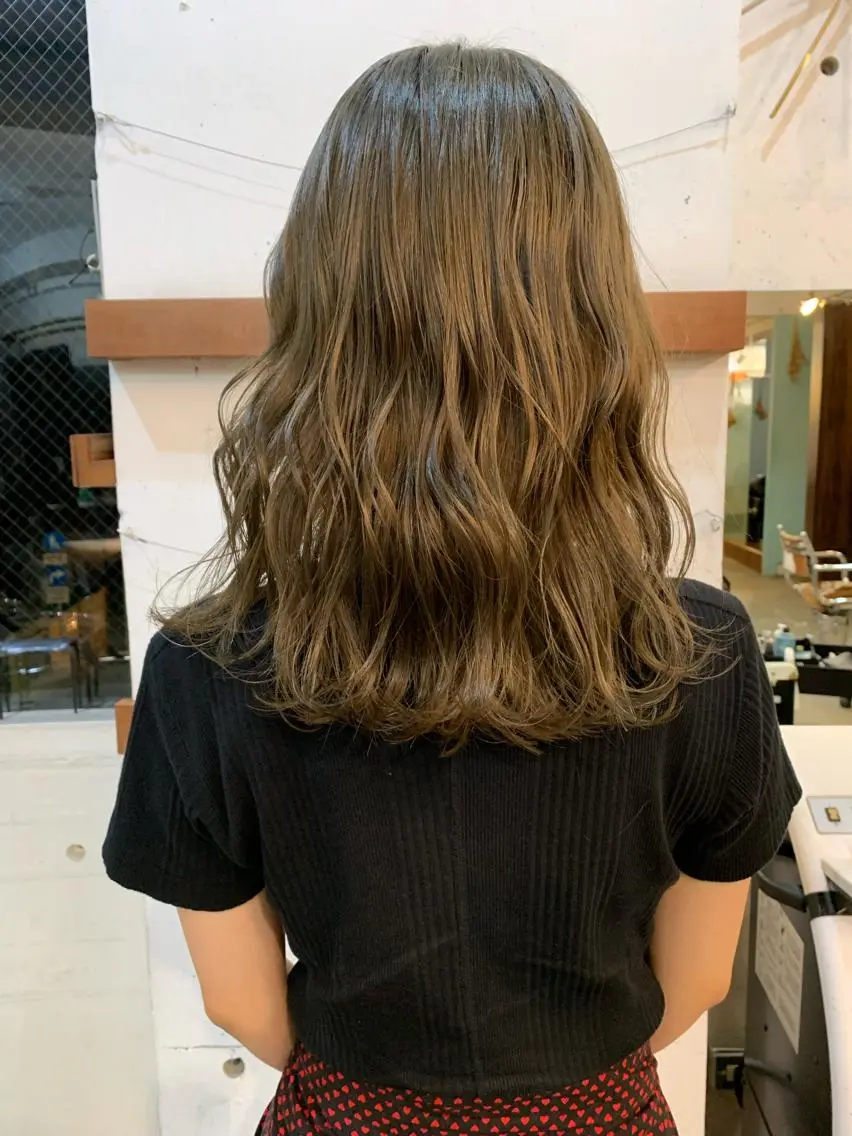 ミディアム カラー パーマ ベージュカラー ブリーチ 透明感カラー ミルクティーベージュ tension 【テンション】のヘアスタイル