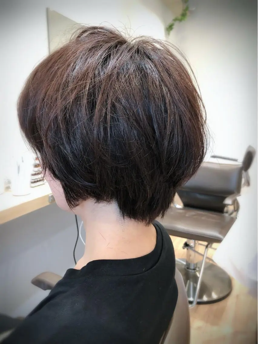 ショート 白髪ぼかしハイライト 💫ミネ ヒロシのヘアスタイル