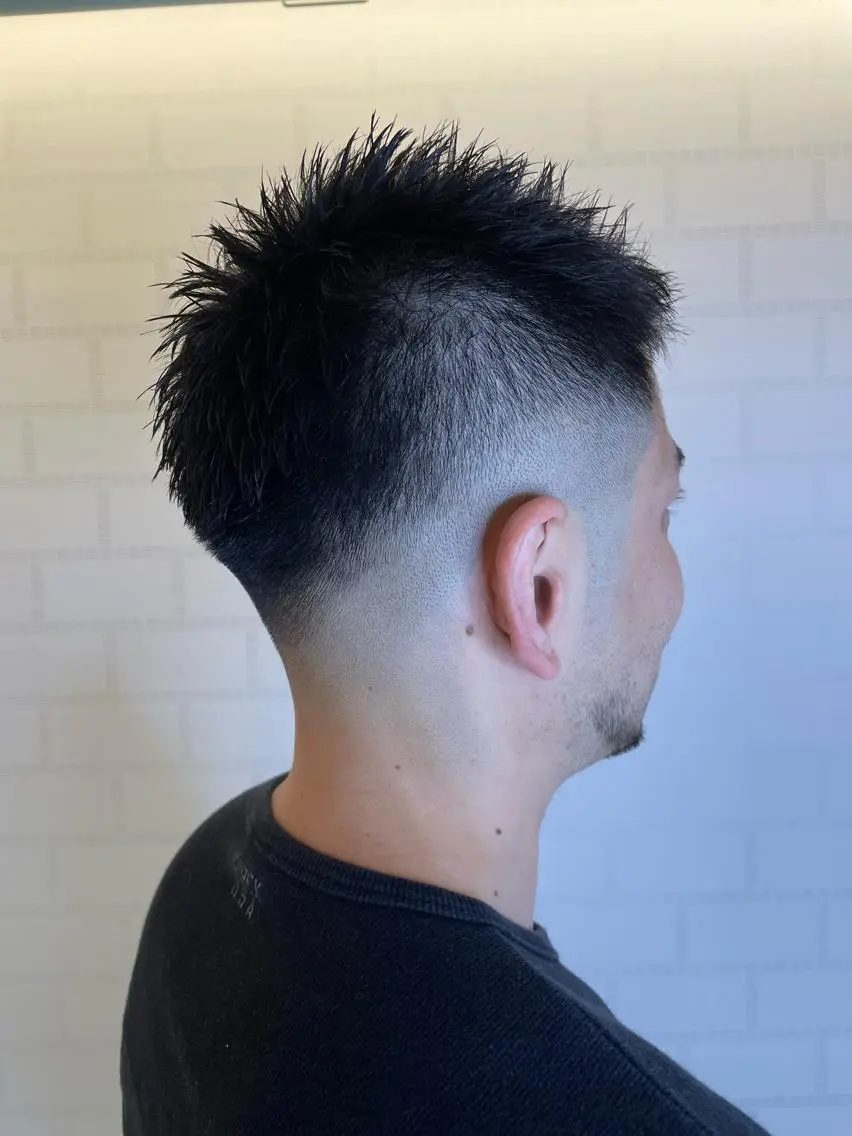ショート メンズ フェードカット スキンフェード 縮毛矯正／ 似合わせ／古津遼平のヘアスタイル