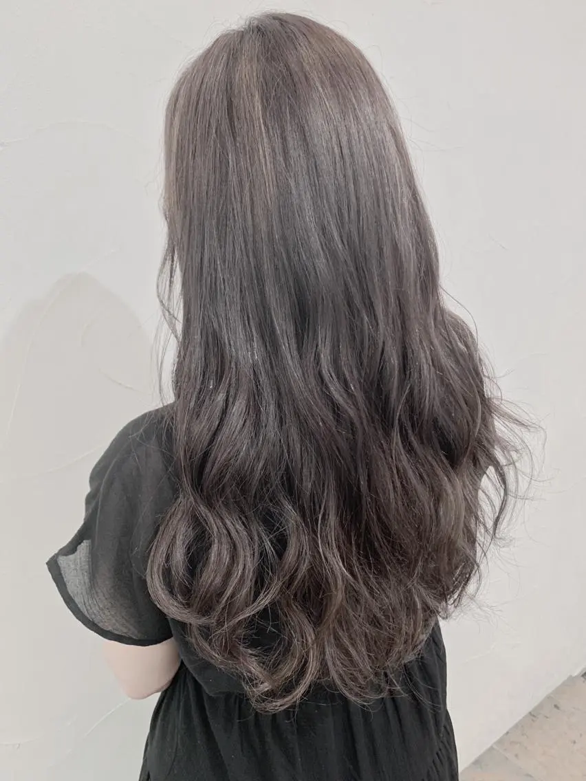 ロング カラー 乳井 悠香のヘアスタイル