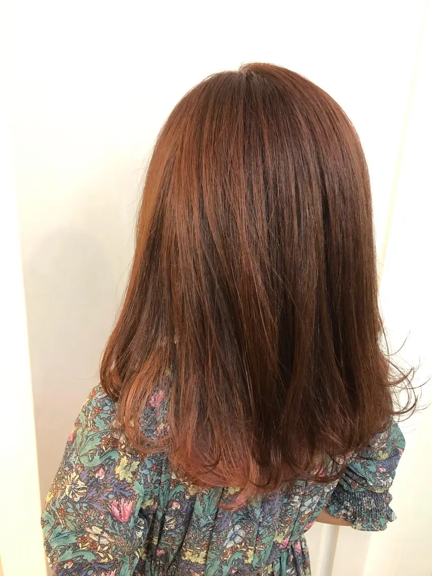 セミロング カラー ブリーチ ピンクカラー 西村 有紗のヘアスタイル