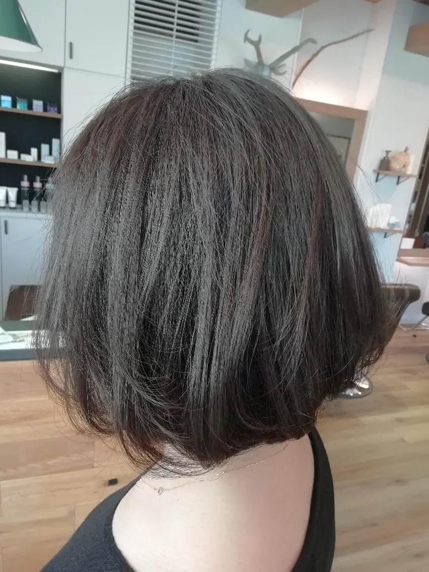 カラー アッシュ アッシュグレー ピンクカラー 堀 望美のヘアスタイル