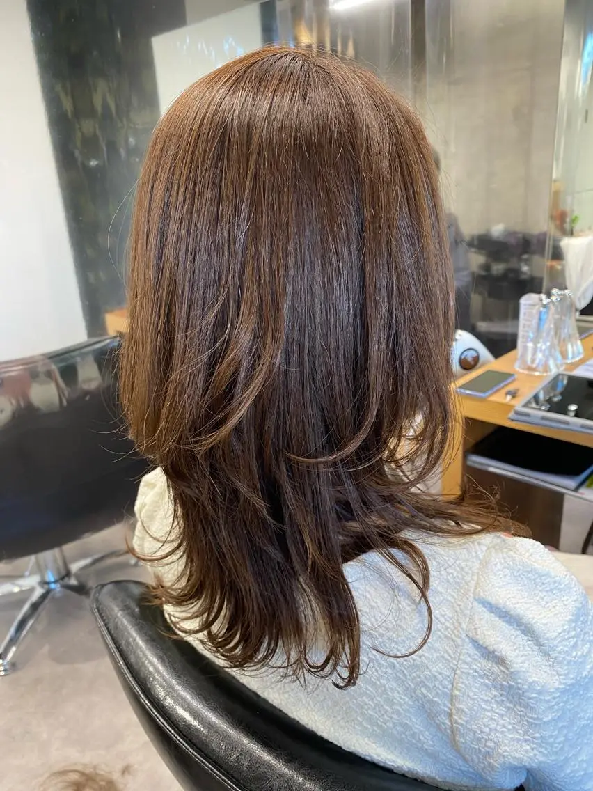 セミロング カラー ショート・ウルフ✂︎ 安住有咲子のヘアスタイル
