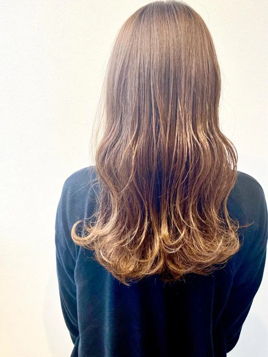 ロング ヘアカラー MYRTLE TSUNODAのヘアスタイル