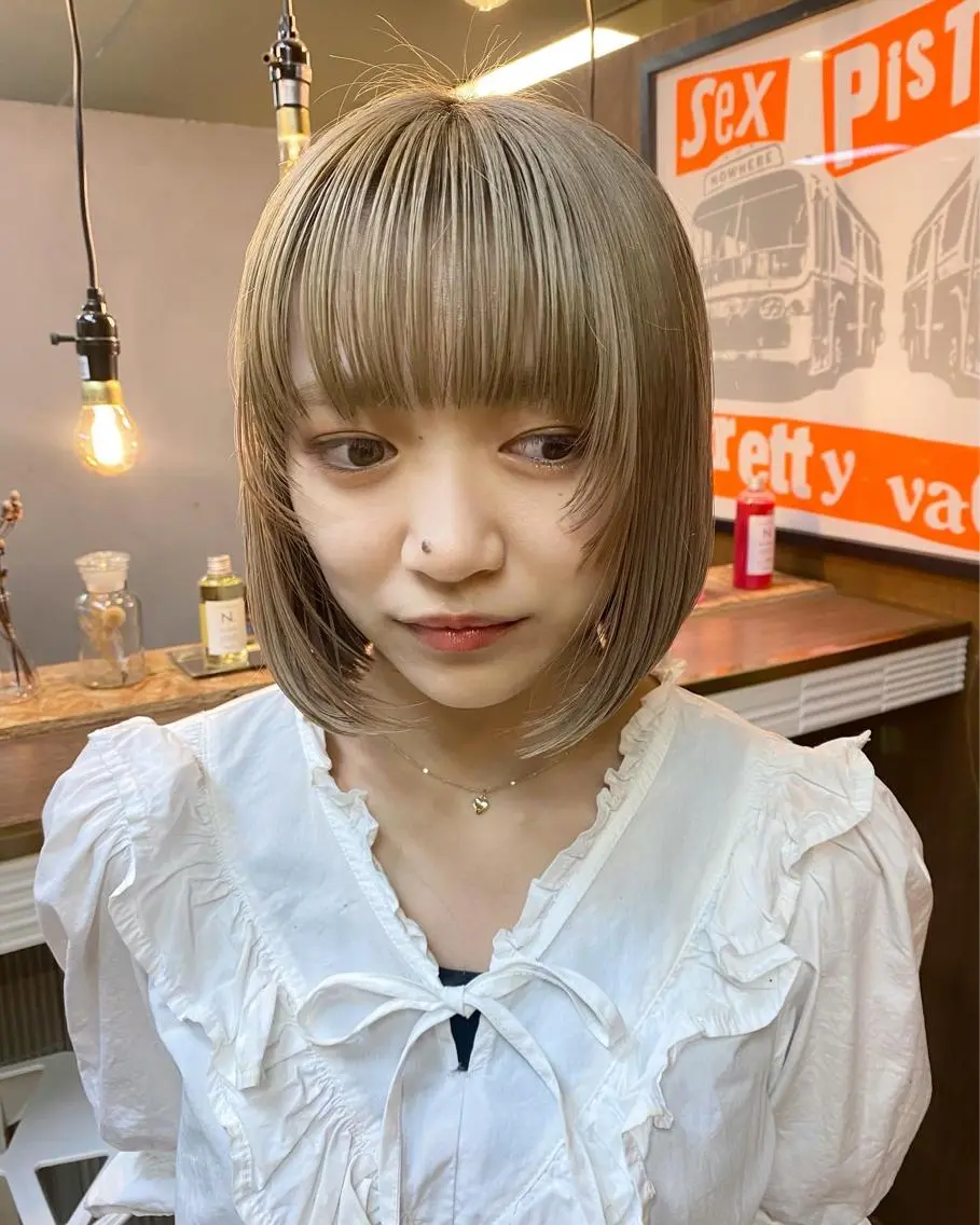 ショート カラー パーマ ヘアアレンジ デザインカラー/ボブ ブリーチカラー/ユリのヘアスタイル