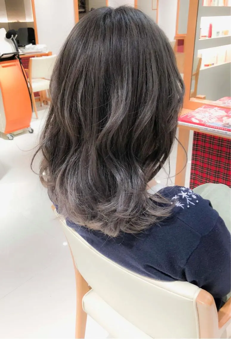 ミディアム カラー アッシュ アッシュグレー アッシュグレージュ グレージュ ヘアカラー トリートメント Days 透明感カラーのヘアスタイル
