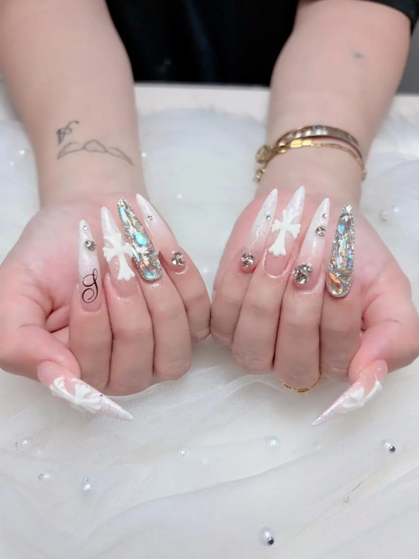 ネイル 韓国ネイル マグネットネイル 持ち込み ニュアンスネイル シンプルネイル ハンドネイル Huynnail Shinjukuのネイルデザイン