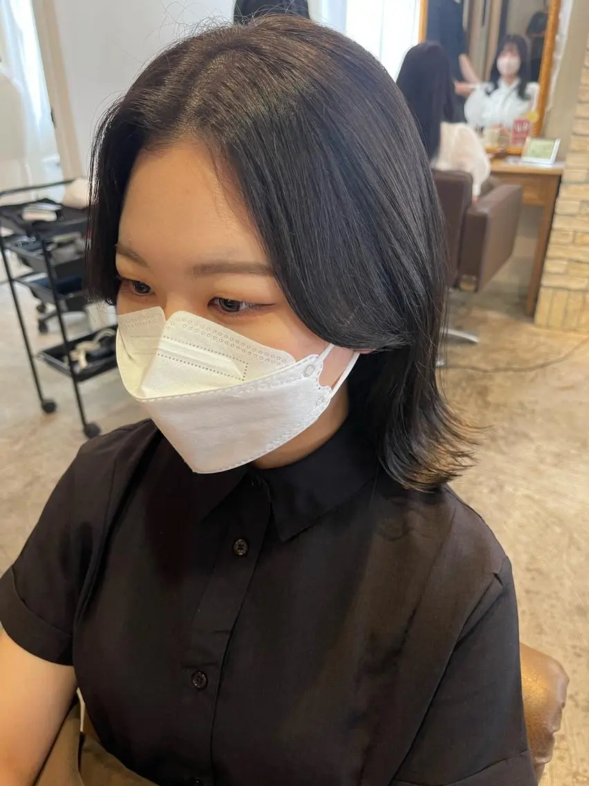 ミディアム カラー 黒髪 ブルーカラー ブルーブラック くびれヘア タンバルモリ カット ヘアカラー トリートメント 🫧chinatsu 🫧のヘアスタイル