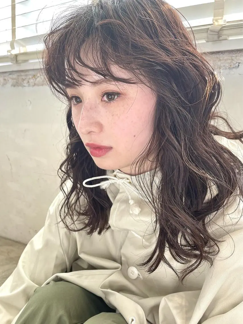 セミロング カラー グレージュ ミルクティーグレージュ iLi 《イリ》のヘアスタイル