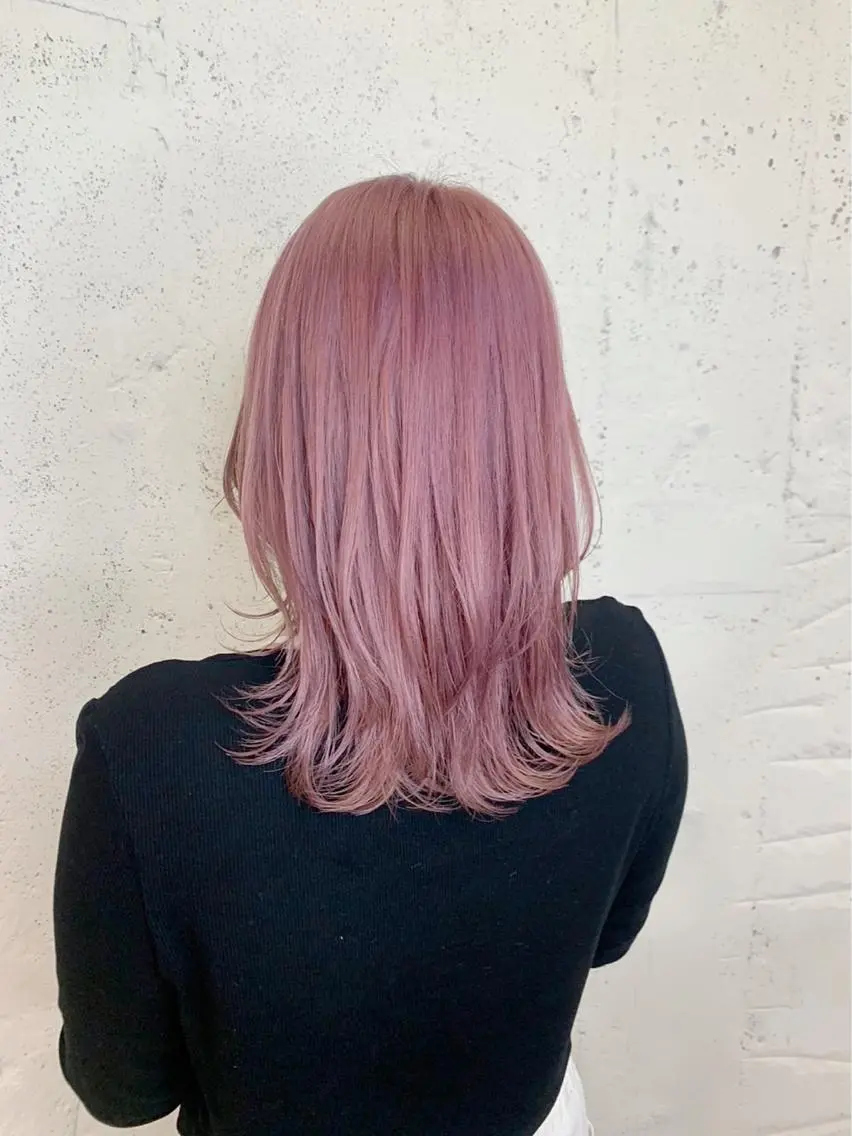 ミディアム カラー 透明感ハイトーン🦄 キラ🌈のヘアスタイル