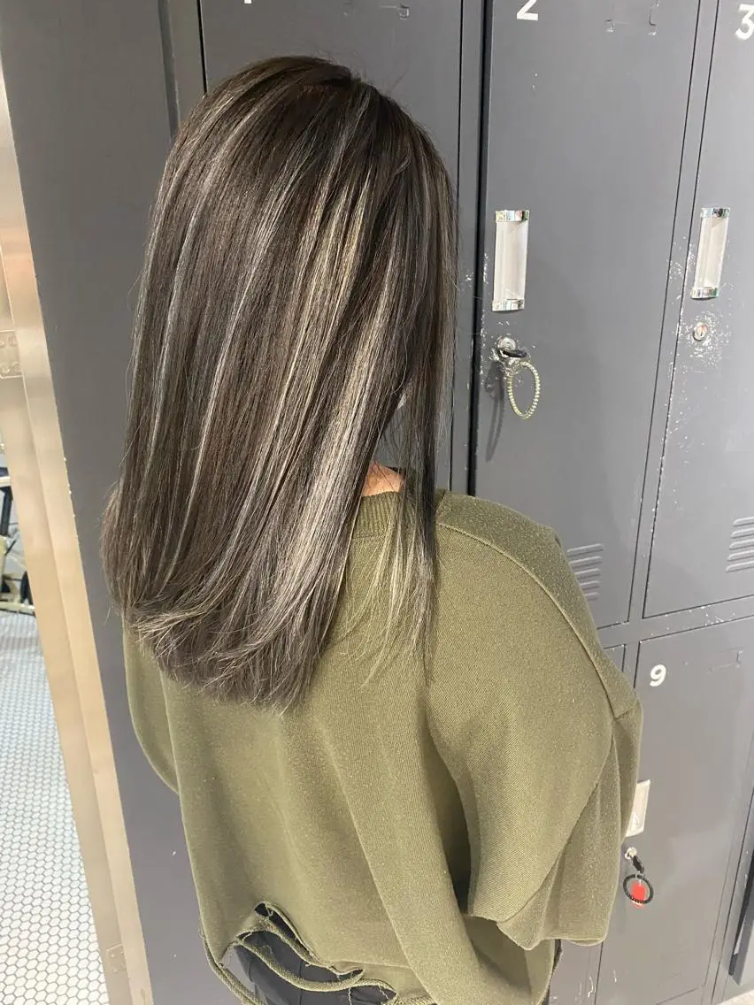 セミロング カラー M IIのヘアスタイル