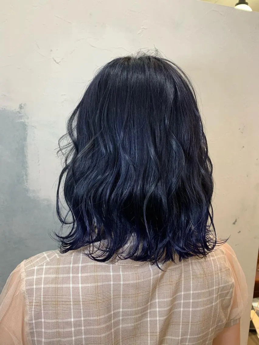 ミディアム カラー ブリーチ ネイビーカラー ヘアカラー トリートメント 🍑艶髪✖️暖色系 ✨momoka🍑のヘアスタイル