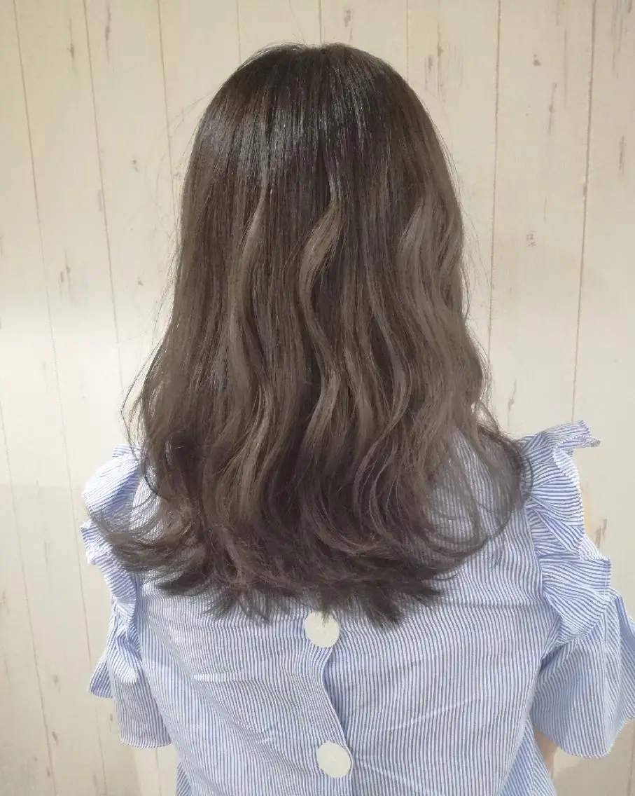 セミロング カラー アッシュ ベージュカラー 西川 敏夫のヘアスタイル