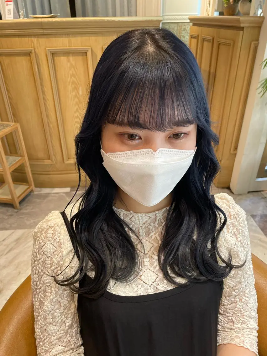 カラー ベージュカラー 黒髪 ブリーチ ブルーカラー ブルーブラック ヘアカラー 木屋元一/縮毛矯正 /前髪/レイヤーのヘアスタイル