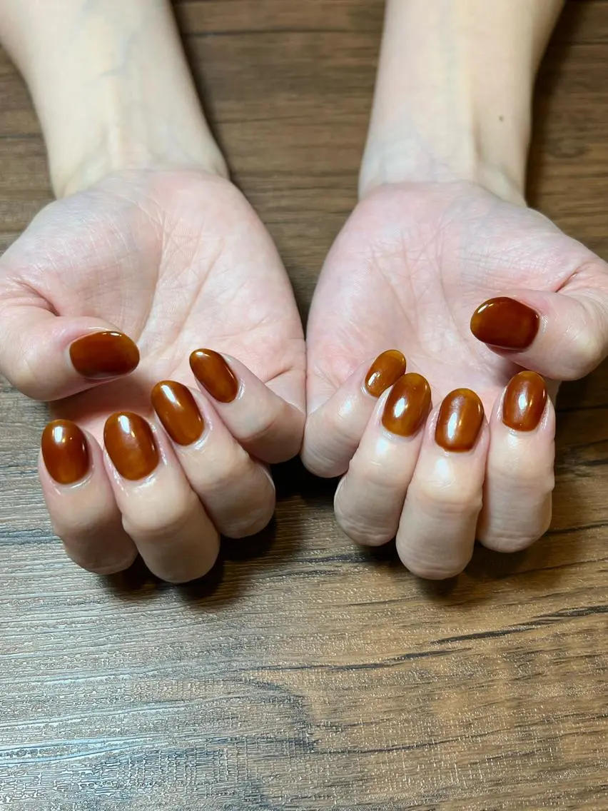 ネイル ブラウン ハンドネイル HENRIETTA NAILSALONのネイルデザイン