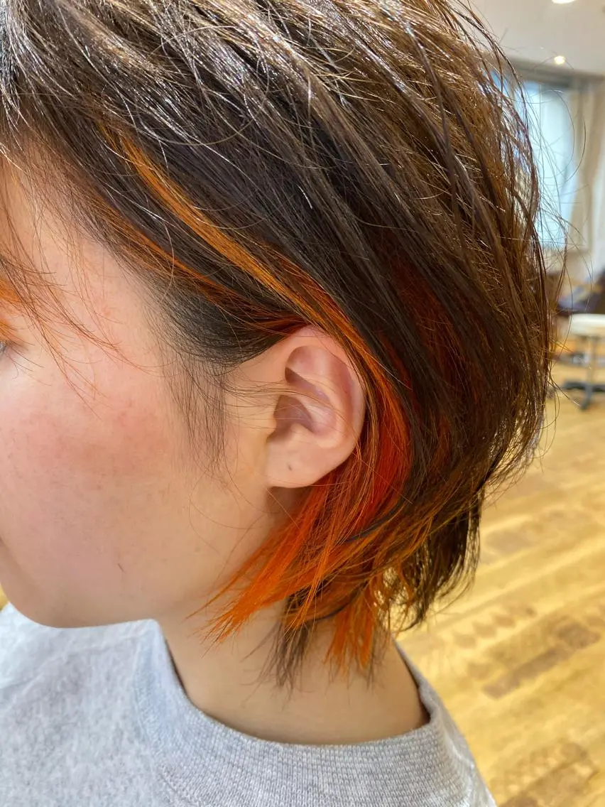 ショート カラー イヤリングカラー インナーカラー オレンジ ヘアカラー トリートメント Kazu .Kのヘアスタイル