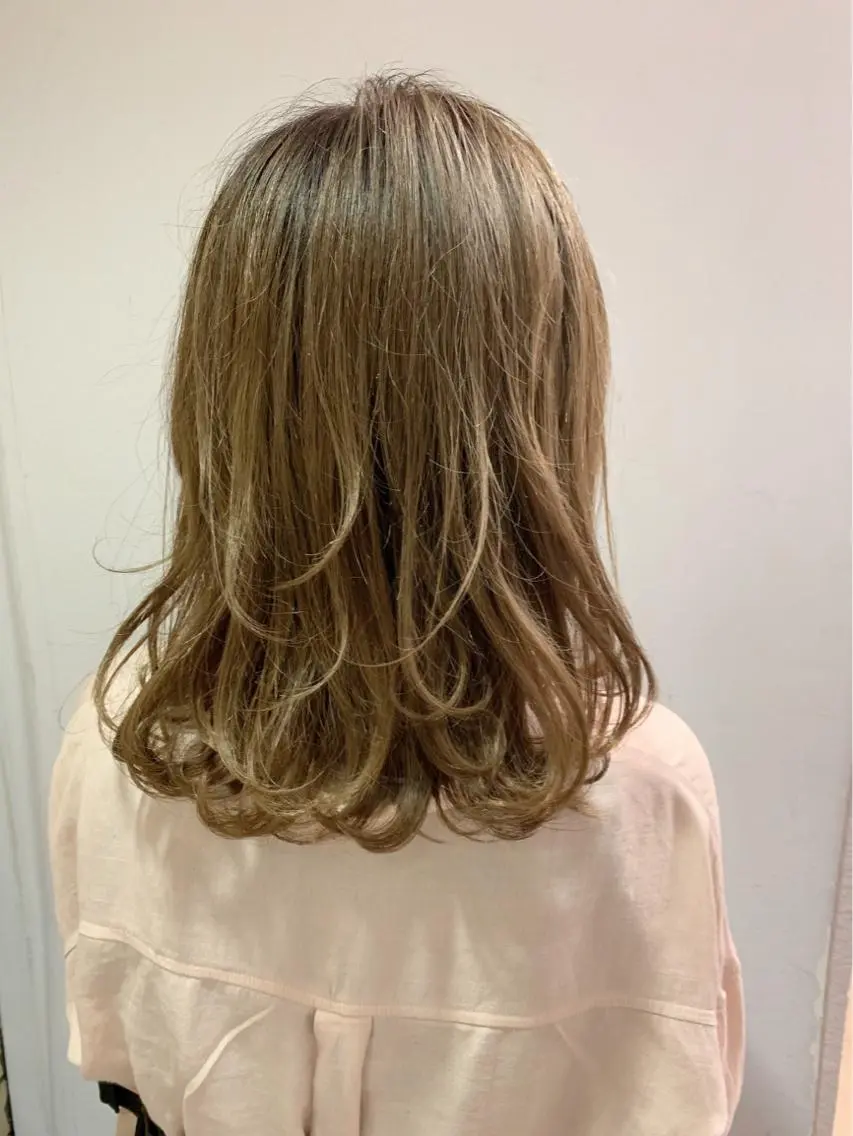 ミディアム カラー パーマ カット トリートメント ケアカラー×髪質改善 🌙OKUBO🌙のヘアスタイル