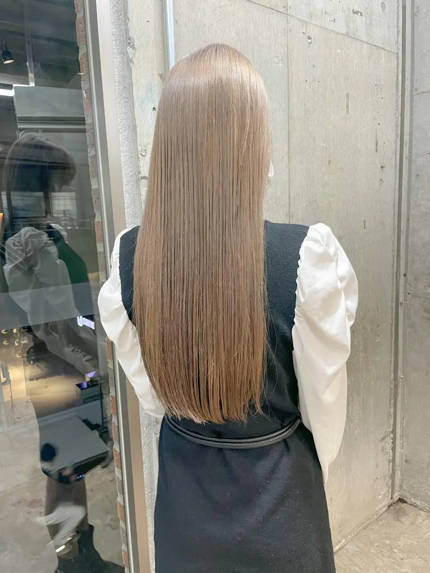 ロング カラー ネイル マツエク・マツパ アイブロウ 失敗しないハイトーン ✨ミルクティー/ミワのヘアスタイル