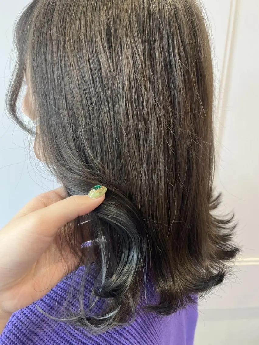 ミディアム カラー 透明感カラー グレージュ シルバー ホワイトシルバー 亀田 幸美のヘアスタイル