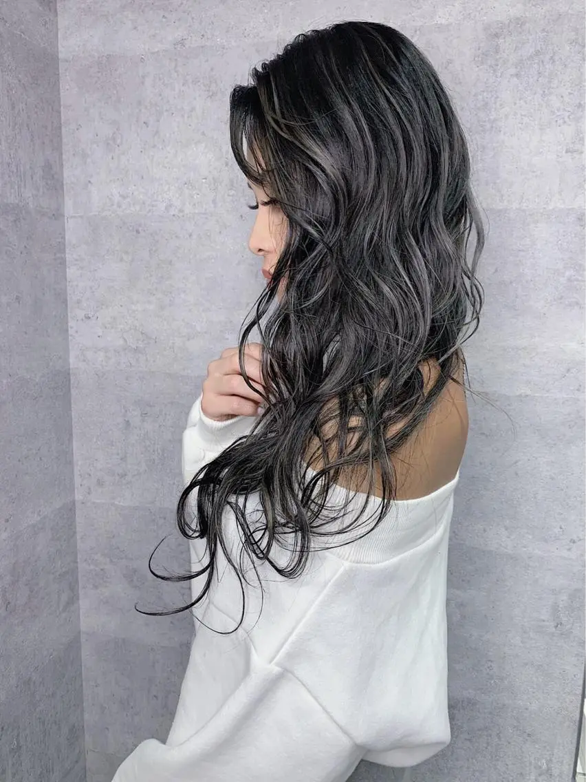 ロング カラー _WHITE＋ 南海難波店のヘアスタイル