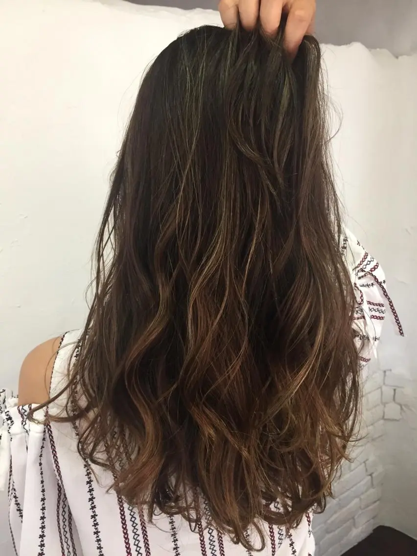 ロング アッシュ ハイライト 伊藤 優希のヘアスタイル