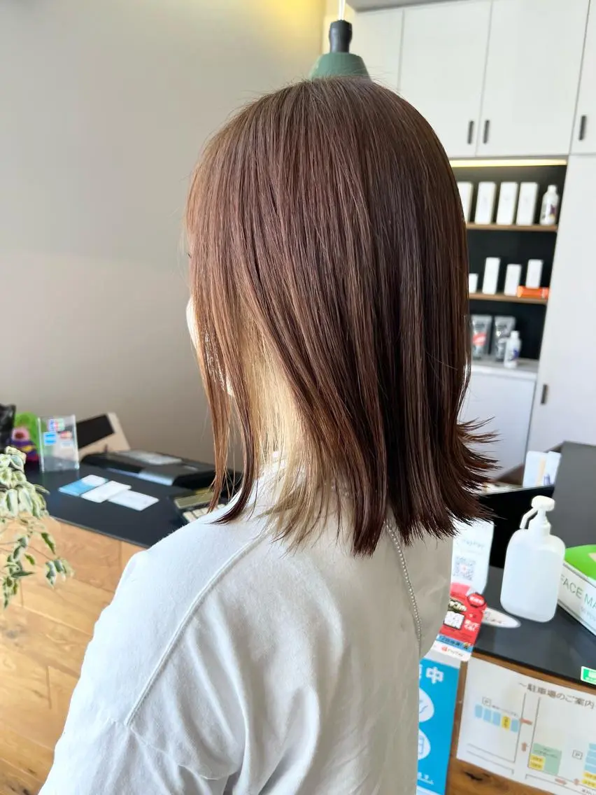 ミディアム アッシュ ボブ 外ハネヘア 堀 望美のヘアスタイル