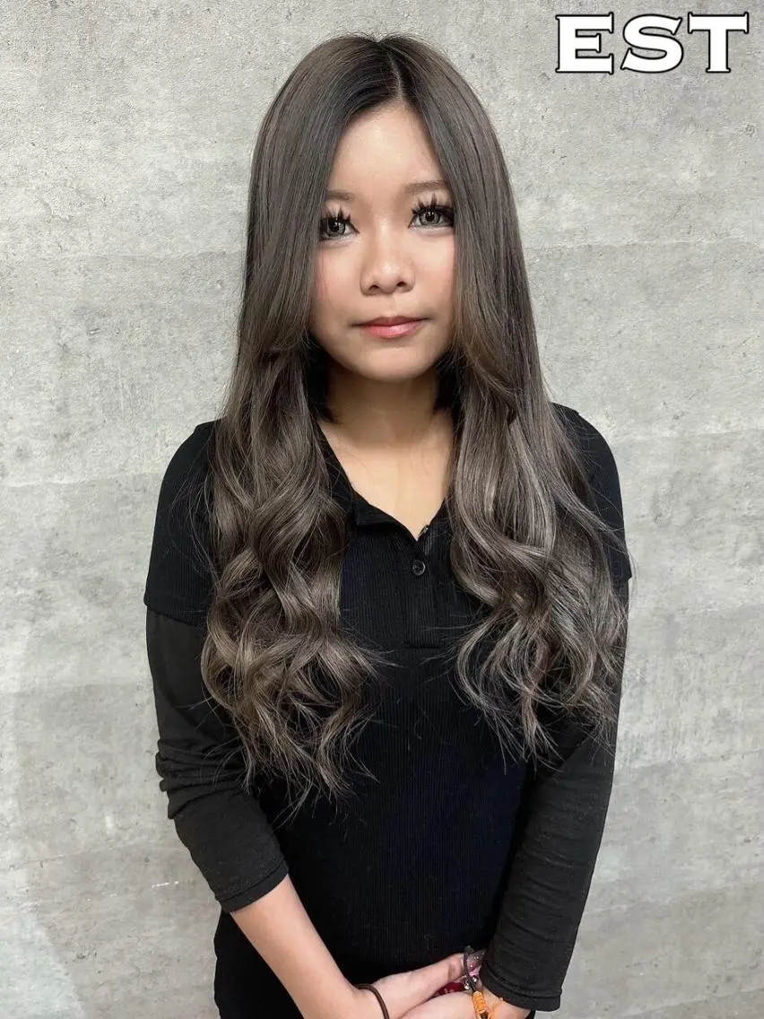 カラー ロング シールエクステ バレイヤージュ ベージュカラー 黒髪 ブリーチ 外れにくいエク💚 EST梅田TAKIのヘアスタイル