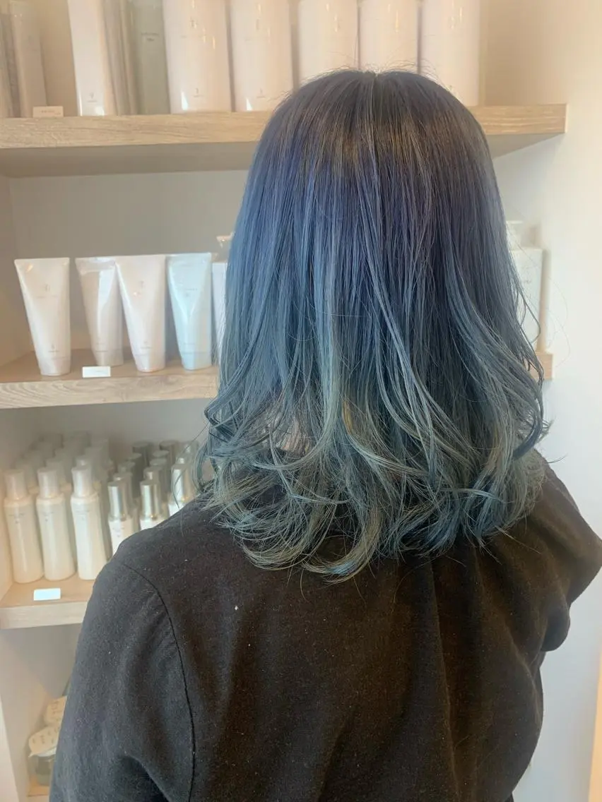 ミディアム カラー ブリーチ ヘアカラー トリートメント cher. 新井瑞希のヘアスタイル