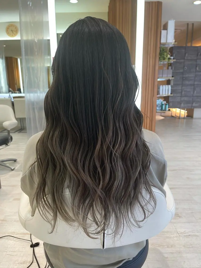 ロング カラー デザインカラー、艶髪 大塚 耕平のヘアスタイル