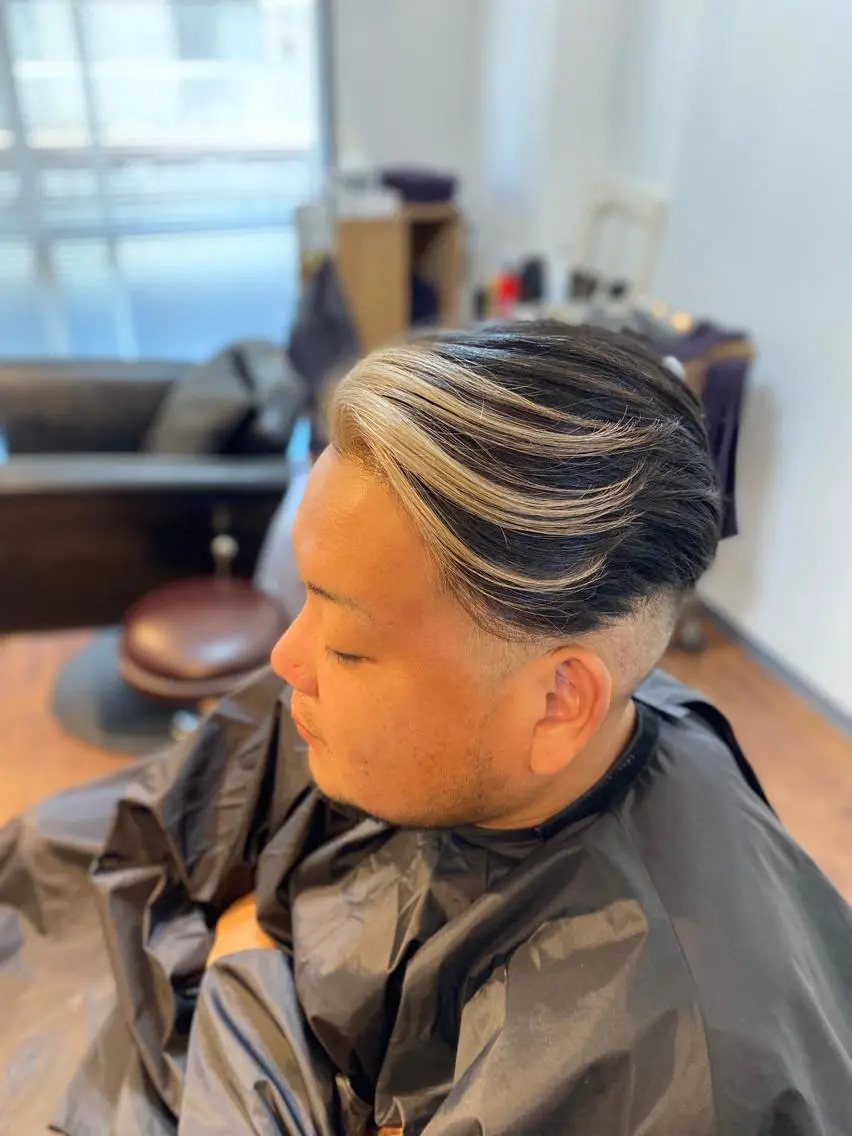 ミディアム カラー メンズ フェードカット ミストバング フェイスフレーミング カット Luzir⭐︎ GEN⭐︎のヘアスタイル