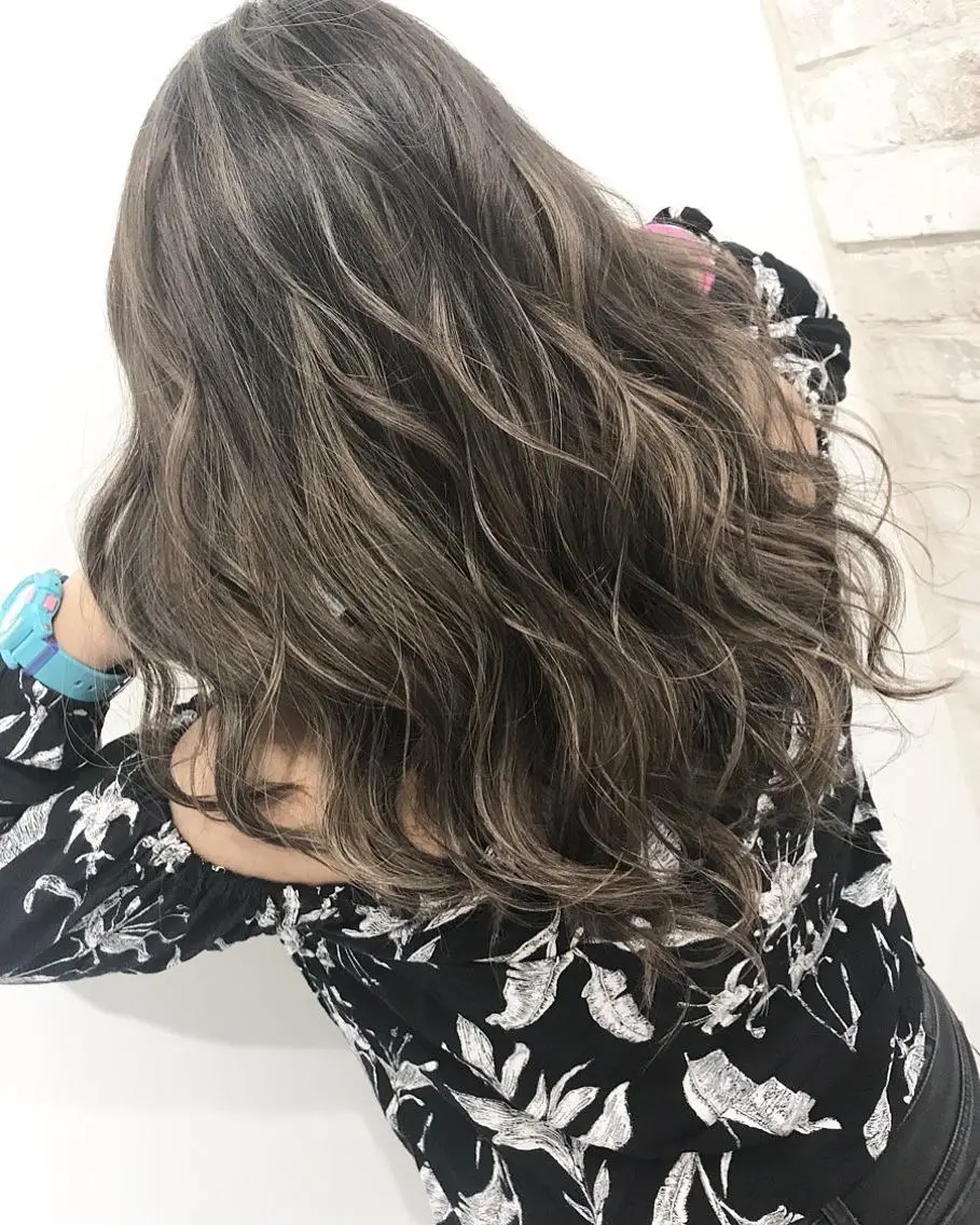 ロング カラー グレージュ ヘアカラー トリートメント 髪質改善・艶髪特化 木村侑平のヘアスタイル