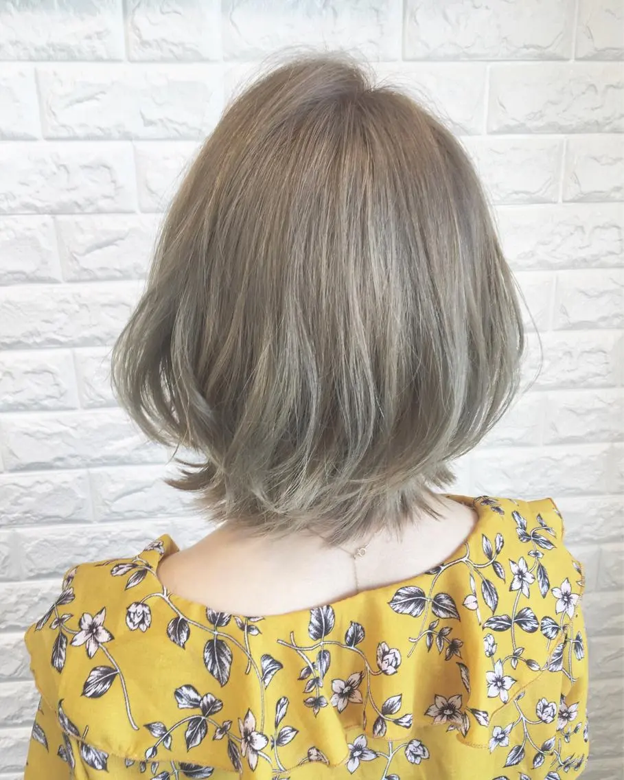 ショート カラー グレージュ カット ヘアカラー 西本 夏美のヘアスタイル