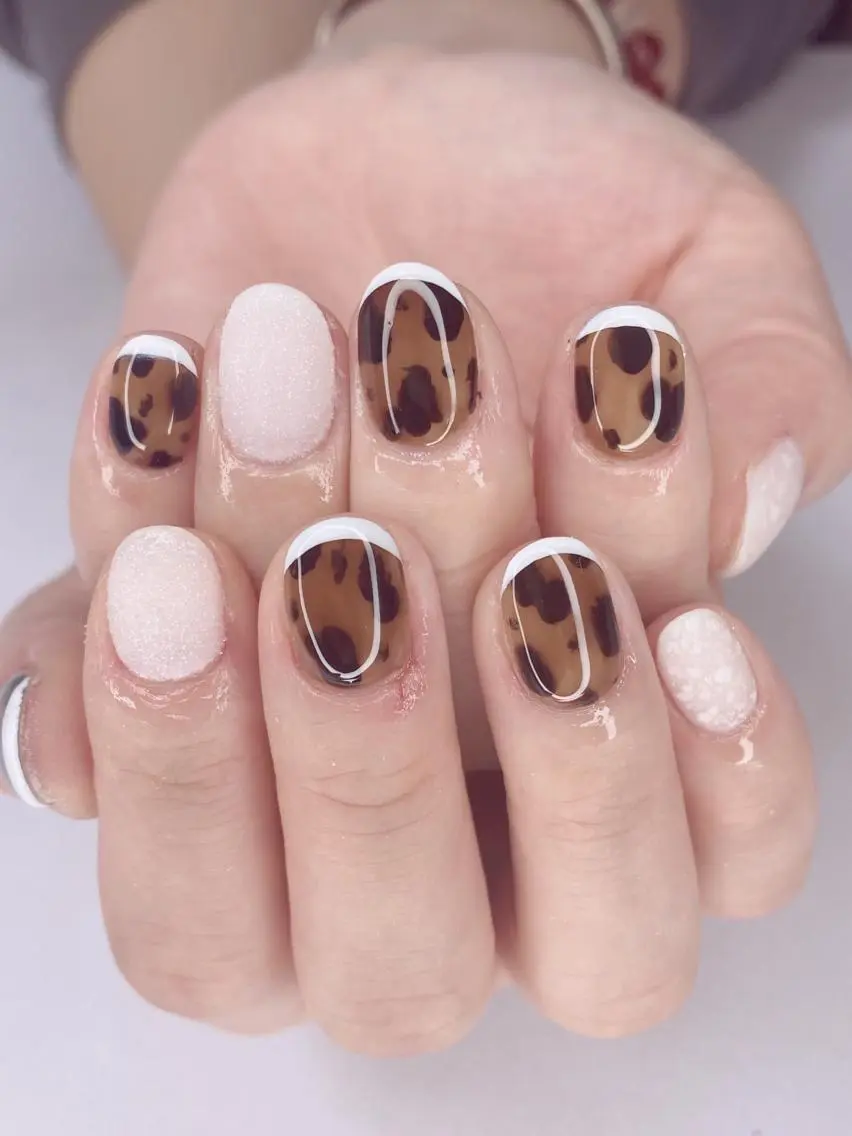 ネイル アニマル柄 アートネイル フレンチネイル グラデーション キラキラネイル Nail Salon ertiのネイルデザイン