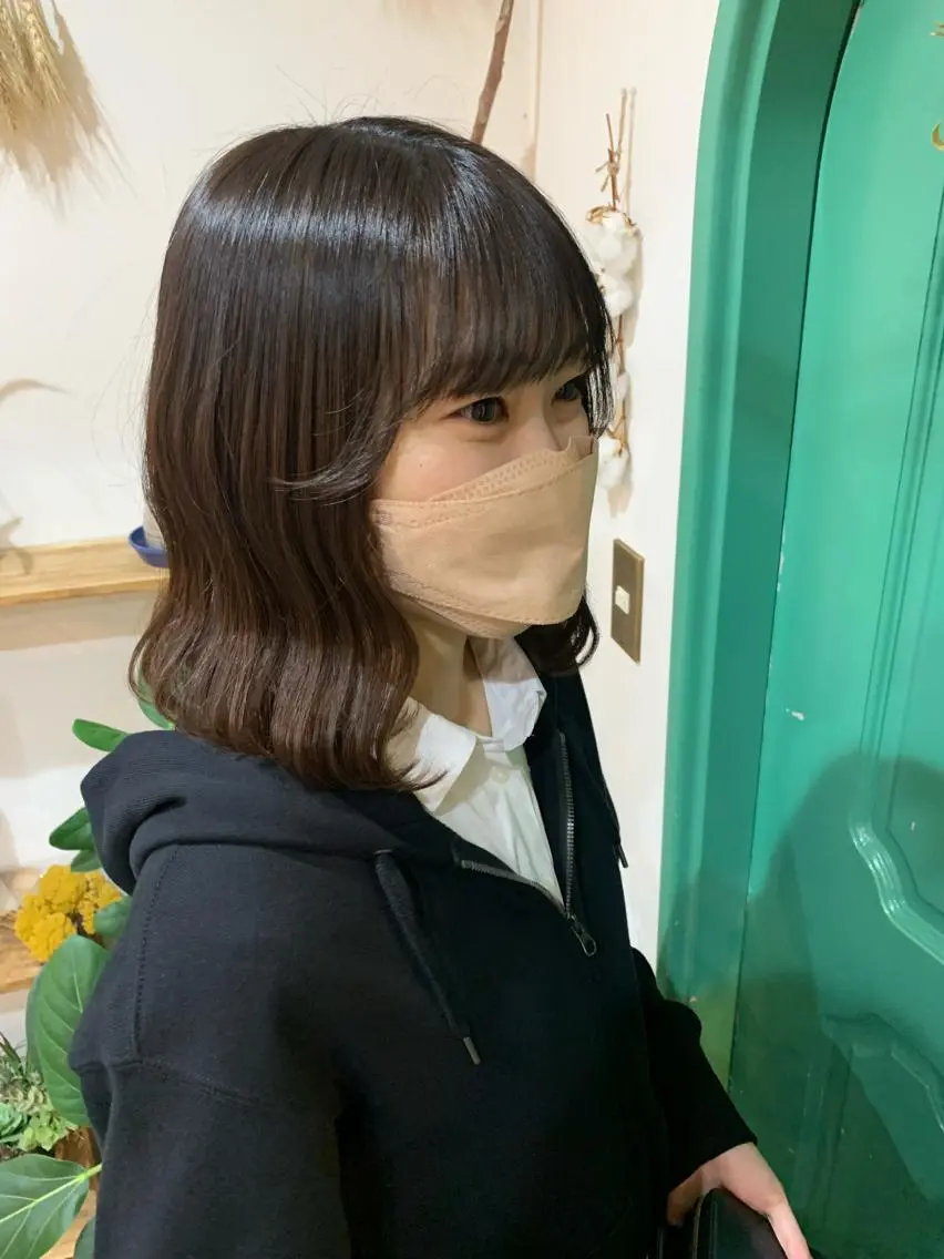 ミディアム カット 佐藤 美咲のヘアスタイル