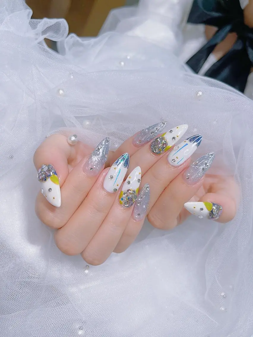 ネイル ハンドネイル Queens ciciのネイルデザイン