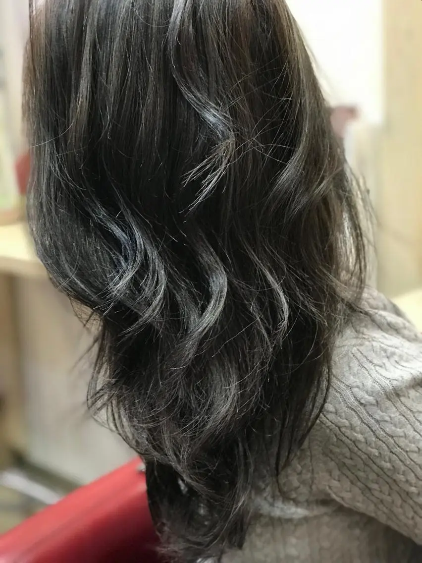 セミロング カラー ハイライトカラー シルバー ハイライト ささき まさとのヘアスタイル