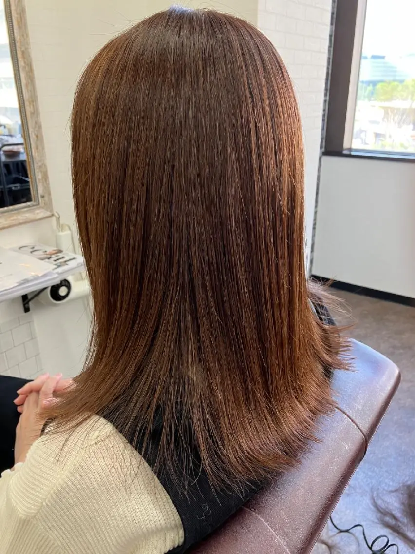 ミディアム 外ハネヘア HAIR carelyのヘアスタイル